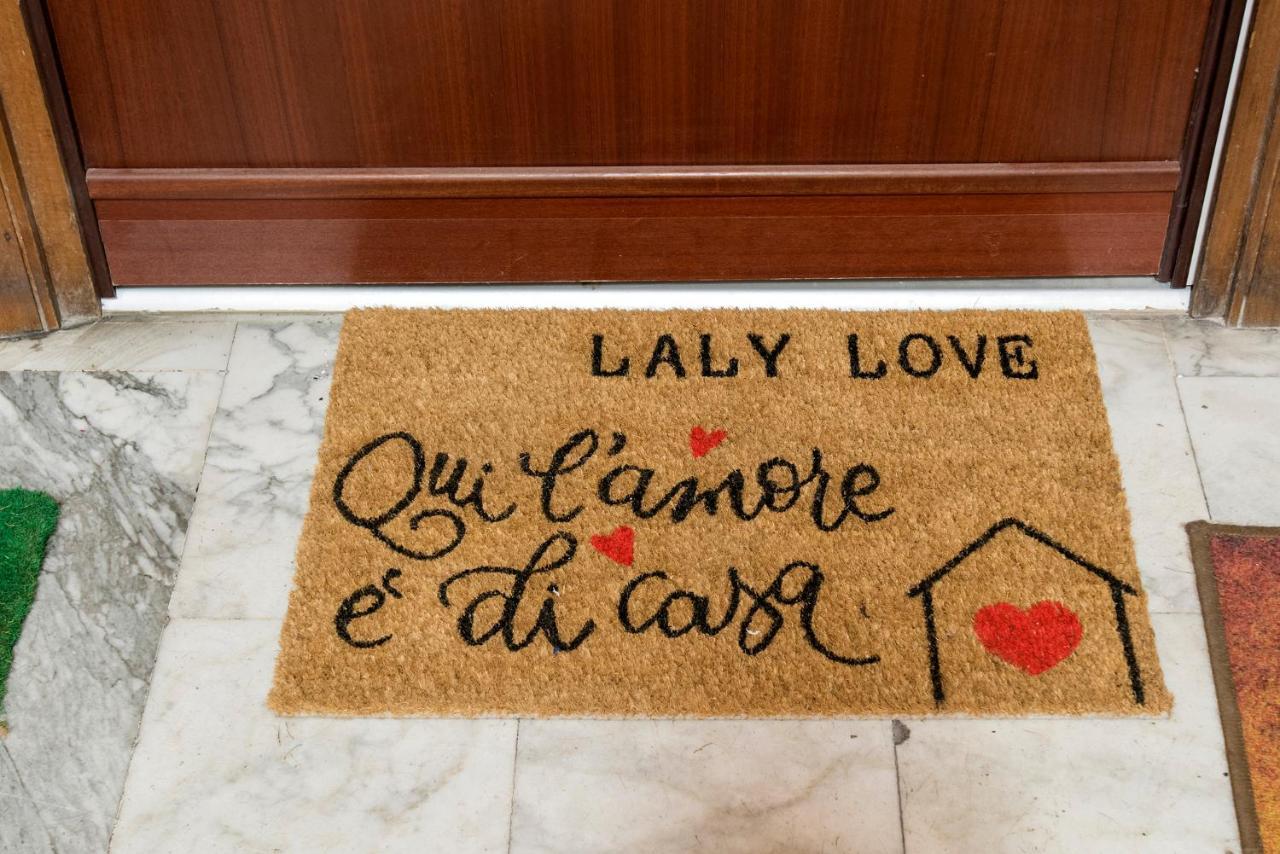Laly * Rom